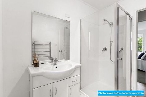 Photo of property in 1/19 Exeter Place, Unsworth Heights, Auckland, 0632
