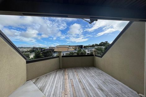 Photo of property in 4 Pannill Place, Oteha, Auckland, 0632