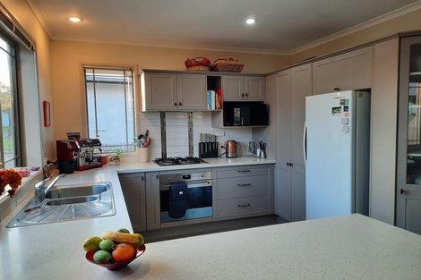 Photo of property in 1 D'urville Place, Kelvin Grove, Palmerston North, 4414