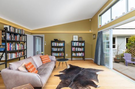 Photo of property in 46 Cornwall Road, Lyttelton, 8082