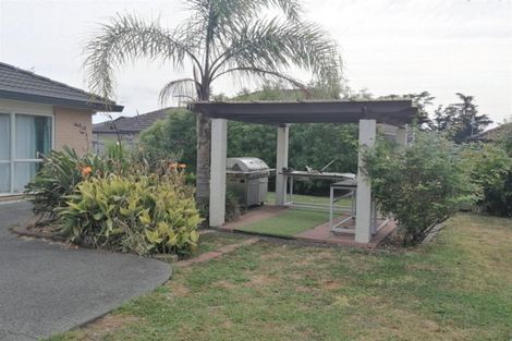 Photo of property in 12 Mellefont Close, East Tamaki Heights, Auckland, 2016