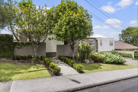 Photo of property in 2/51 Beach Road, Mellons Bay, Auckland, 2014