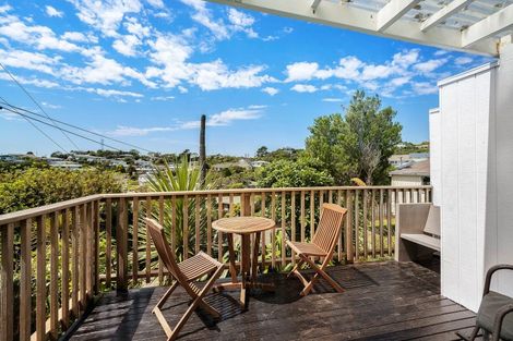 Photo of property in 70 Glanmire Road, Newlands, Wellington, 6037