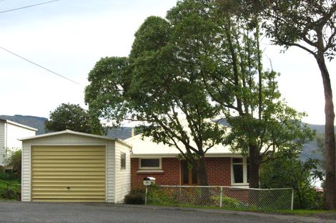 Photo of property in 10 Hellyer Street, Macandrew Bay, Dunedin, 9014