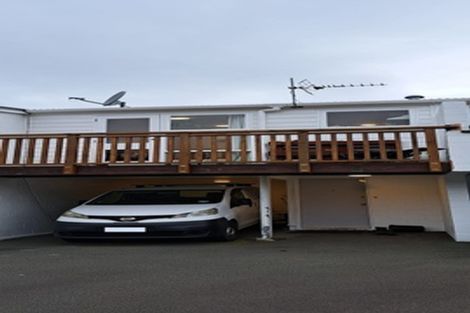 Photo of property in 21f5 Collins Avenue, Tawa, Wellington, 5028