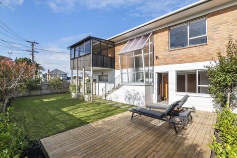 Photo of property in 33 Eversleigh Road, Belmont, Auckland, 0622