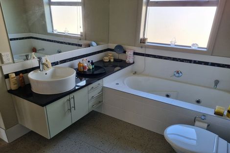 Photo of property in 35 Barbados Way, One Tree Point, 0118