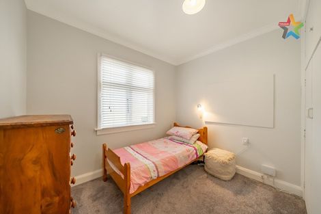 Photo of property in 1 Woodvale Grove, Fairfield, Lower Hutt, 5011