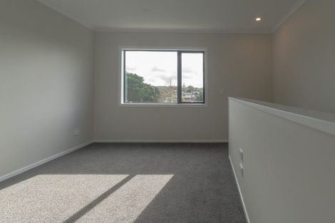 Photo of property in 2/125b Metcalfe Road, Ranui, Auckland, 0612