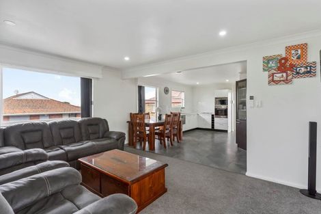 Photo of property in 1/63 Halver Road, Hillpark, Auckland, 2102