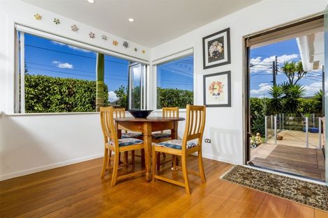 Photo of property in 2 Leander Road, Bayswater, Auckland, 0622