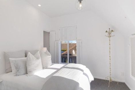 Photo of property in 34 Aikmans Road, Merivale, Christchurch, 8014