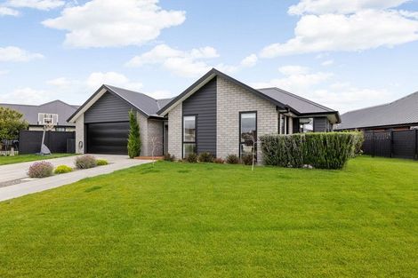 Photo of property in 19 Rose Leigh Drive, Cambridge, 3434