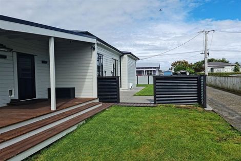 Photo of property in 42 Collins Street, Hawera, 4610