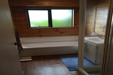 Photo of property in 2/8 Camilla Grove, Totara Vale, Auckland, 0629