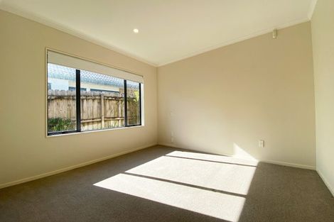 Photo of property in 1 Nephin Place, East Tamaki Heights, Auckland, 2016