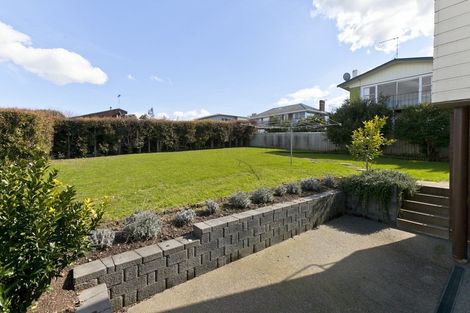 Photo of property in 27 Mcbreen Avenue, Northcote, Auckland, 0627