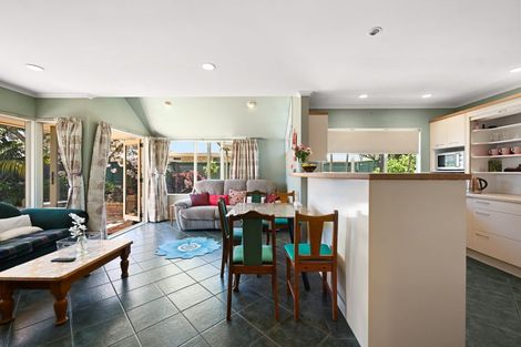 Photo of property in 12 Dover Road, St Andrews, Hamilton, 3200