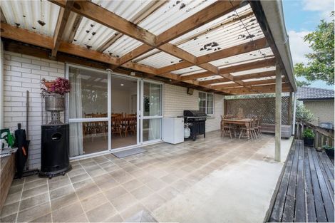 Photo of property in 198 Botany Road, Botany Downs, Auckland, 2010