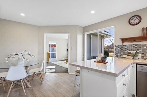 Photo of property in 2 Hatfield Place, Avonhead, Christchurch, 8042