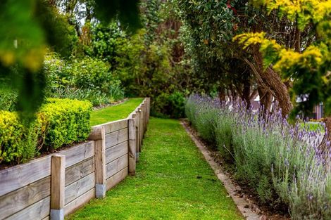 Photo of property in 129 Kahu Road, Paremata, Porirua, 5024