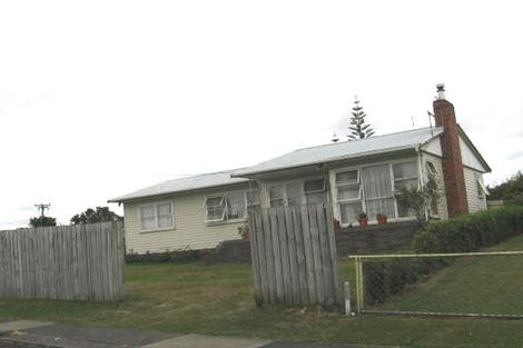 Photo of property in 1 Mackwood Place, Birkdale, Auckland, 0626
