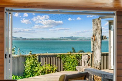 Photo of property in 8 Signal Station Road, Pouto, 0391