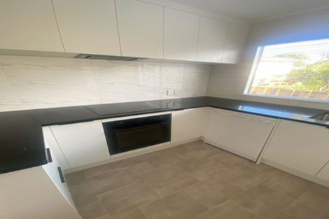 Photo of property in 1/16 Manapouri Place, Pakuranga Heights, Auckland, 2010