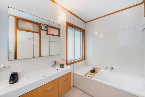 Photo of property in 1a Whareroa Road, Raumati South, Paraparaumu, 5032