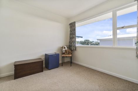 Photo of property in 14 Renata Crescent, Te Atatu Peninsula, Auckland, 0610