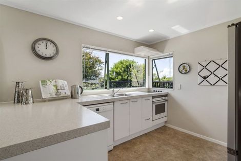 Photo of property in 2/883 East Coast Road, Northcross, Auckland, 0632