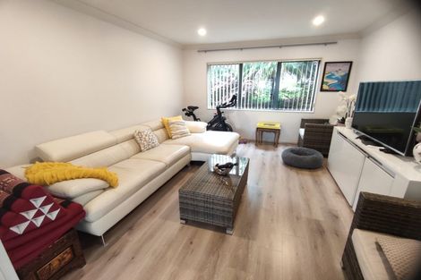 Photo of property in 72 Kervil Avenue, Te Atatu Peninsula, Auckland, 0610