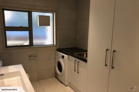 Photo of property in 25 Darren Crescent, Half Moon Bay, Auckland, 2012