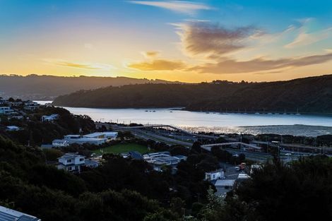 Photo of property in 4 Kahu Road, Paremata, Porirua, 5024