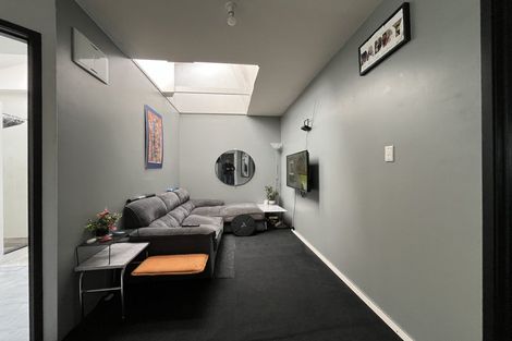 Photo of property in 32 Te Atatu Road, Te Atatu South, Auckland, 0610