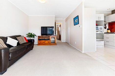 Photo of property in 28 Faith Bullock Place, New Lynn, Auckland, 0600