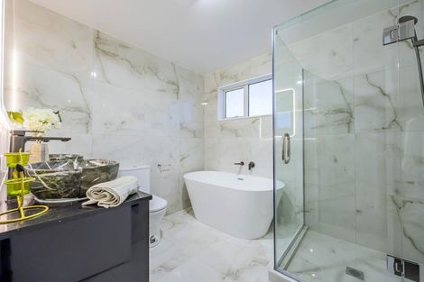 Photo of property in 76b Glenmore Road, Sunnyhills, Auckland, 2010