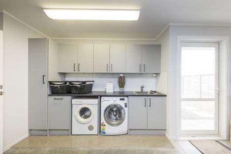 Photo of property in 25 Hartwell Drive, Kelvin Grove, Palmerston North, 4470