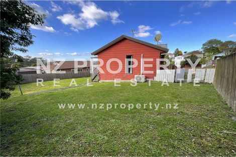 Photo of property in 13 Kearney Place, Massey, Auckland, 0614