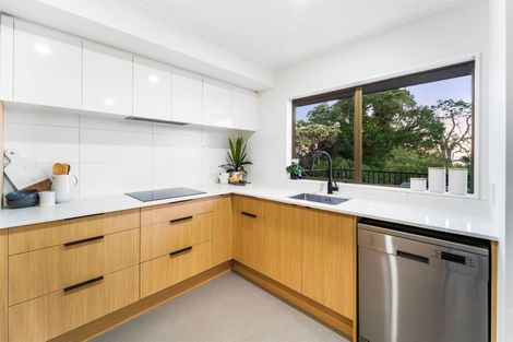 Photo of property in 26b Wade River Road, Stanmore Bay, Whangaparaoa, 0932