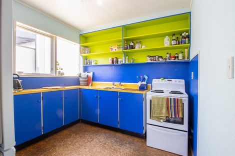 Photo of property in 17a Pimlico Place, Newlands, Wellington, 6037