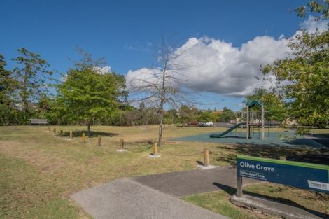 Photo of property in 29 Verdale Circle, Glen Eden, Auckland, 0602