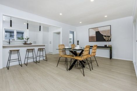 Photo of property in 2/22 Windy Ridge Road, Glenfield, Auckland, 0629
