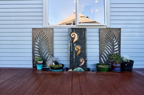 Photo of property in 92 Mana View Road, Paremata, Porirua, 5026