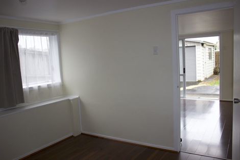 Photo of property in 27 Pipitea Place, Massey, Auckland, 0614
