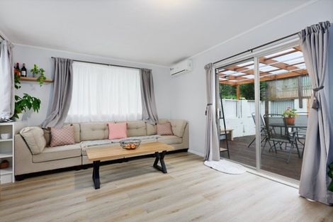 Photo of property in 31 Glenbervie Crescent, Massey, Auckland, 0614