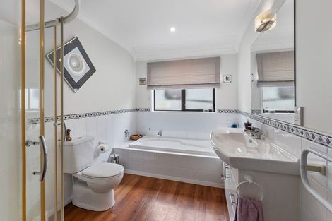 Photo of property in 15 Fairway Oaks Drive, Waikanae Beach, Waikanae, 5036