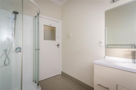 Photo of property in 63 Hutchinson Avenue, New Lynn, Auckland, 0600