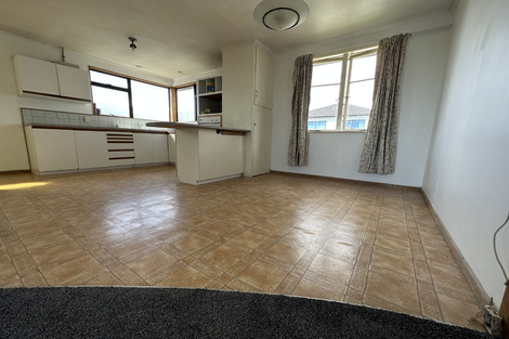 Photo of property in 5 Sherwood Avenue, Te Atatu South, Auckland, 0610