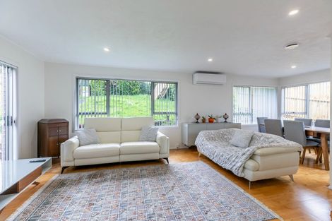 Photo of property in 42 Cyclarama Crescent, Massey, Auckland, 0614